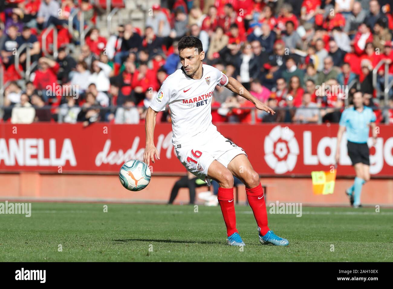 Palma de Mallorca, España. 21 dic, 2019. Jesús Navas (Sevilla) fútbol/Soccer : español 'La Liga Santander" coincidencia entre el RCD Mallorca 0-2 Sevilla FC en el estadio de Son Moix en Palma de Mallorca, España . Crédito: Kawamori Mutsu/AFLO/Alamy Live News Foto de stock