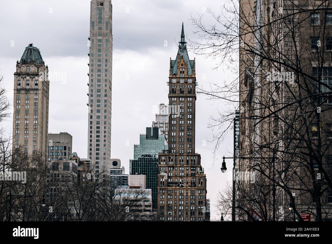 La Ciudad de Nueva York - USA - 18 Mar 2019: Rascacielos ronda Central Park East South incluyendo el Sherry-Netherland Foto de stock