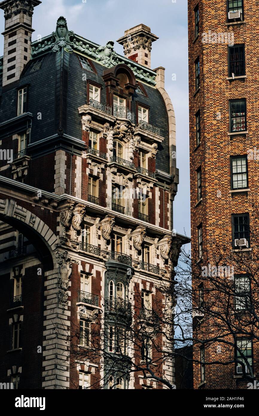 La Ciudad de Nueva York - USA - 18 Mar 2019: El Dorilton en 171 West 71st Street en Lincoln Square Upper West Side Foto de stock