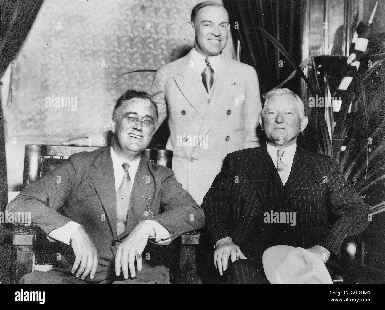 Franklin D. Roosevelt, Harry Woodring, y John Garner en Topeka, Kansas, Sptember 1932 Foto de stock