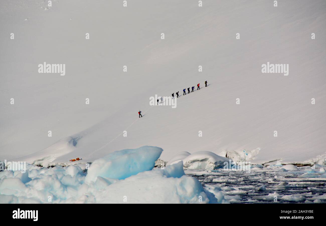 Montañismo expedición en la Antártida Foto de stock