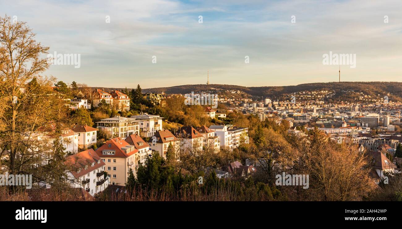 Alemania, Baden-Wurttemberg, Stuttgart, Panorama de la ciudad en otoño Foto de stock