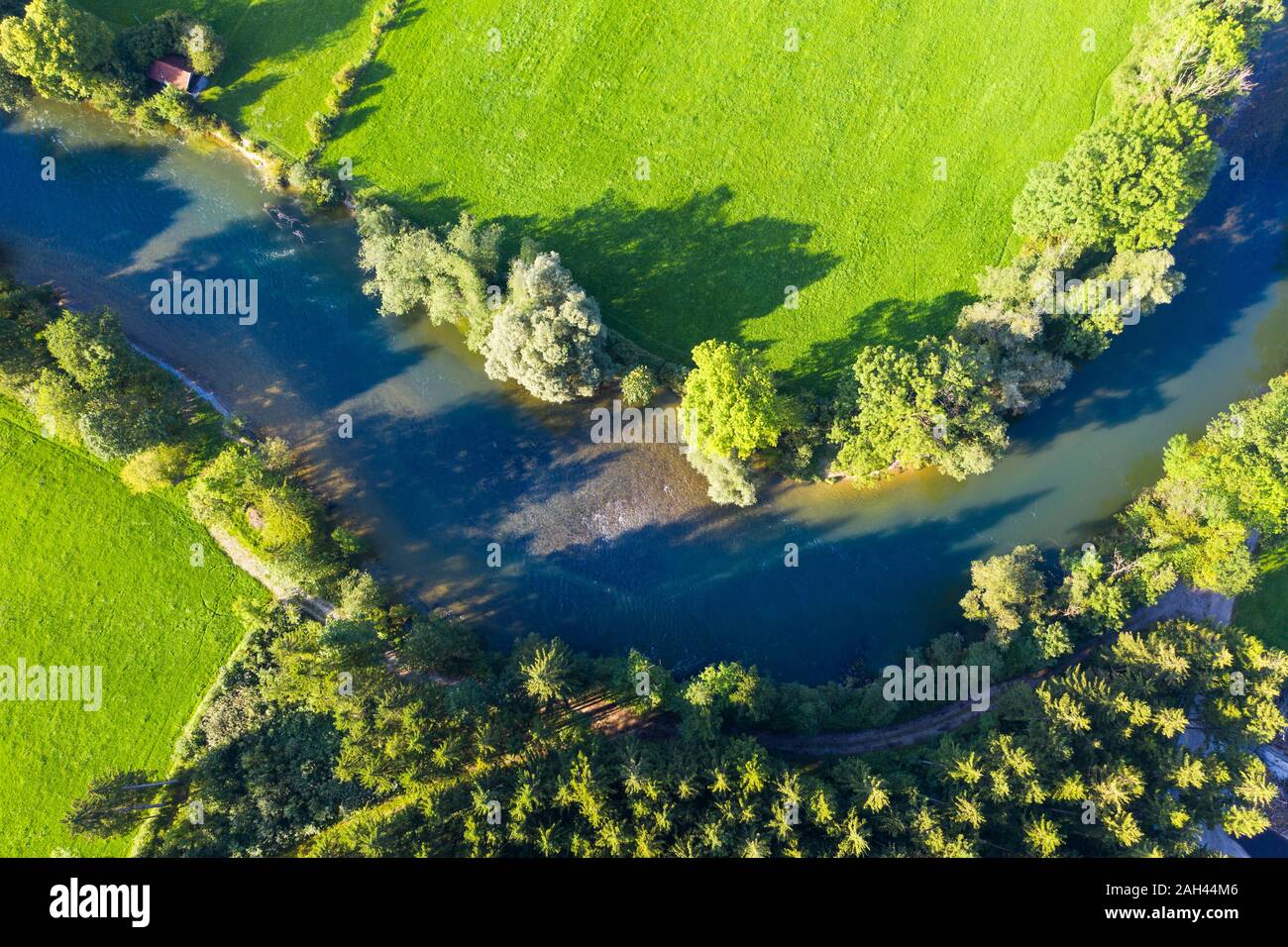Alemania, Baviera, Eurasburg, vista aérea del río Loisach Foto de stock