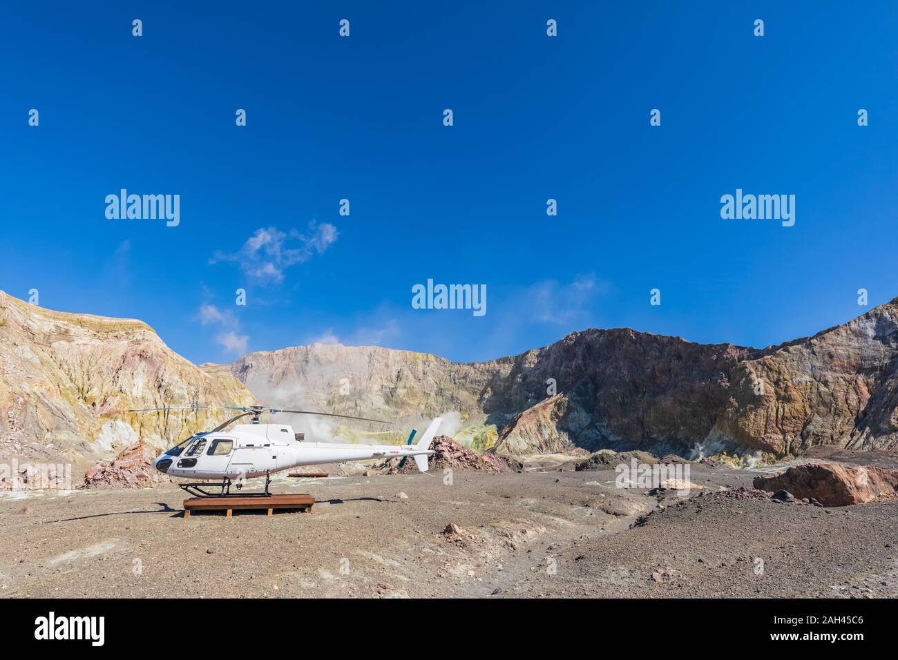 Nueva Zelanda, Isla Norte, Whakatane, Helicóptero de pie en la Isla Blanca (Whakaari) Foto de stock