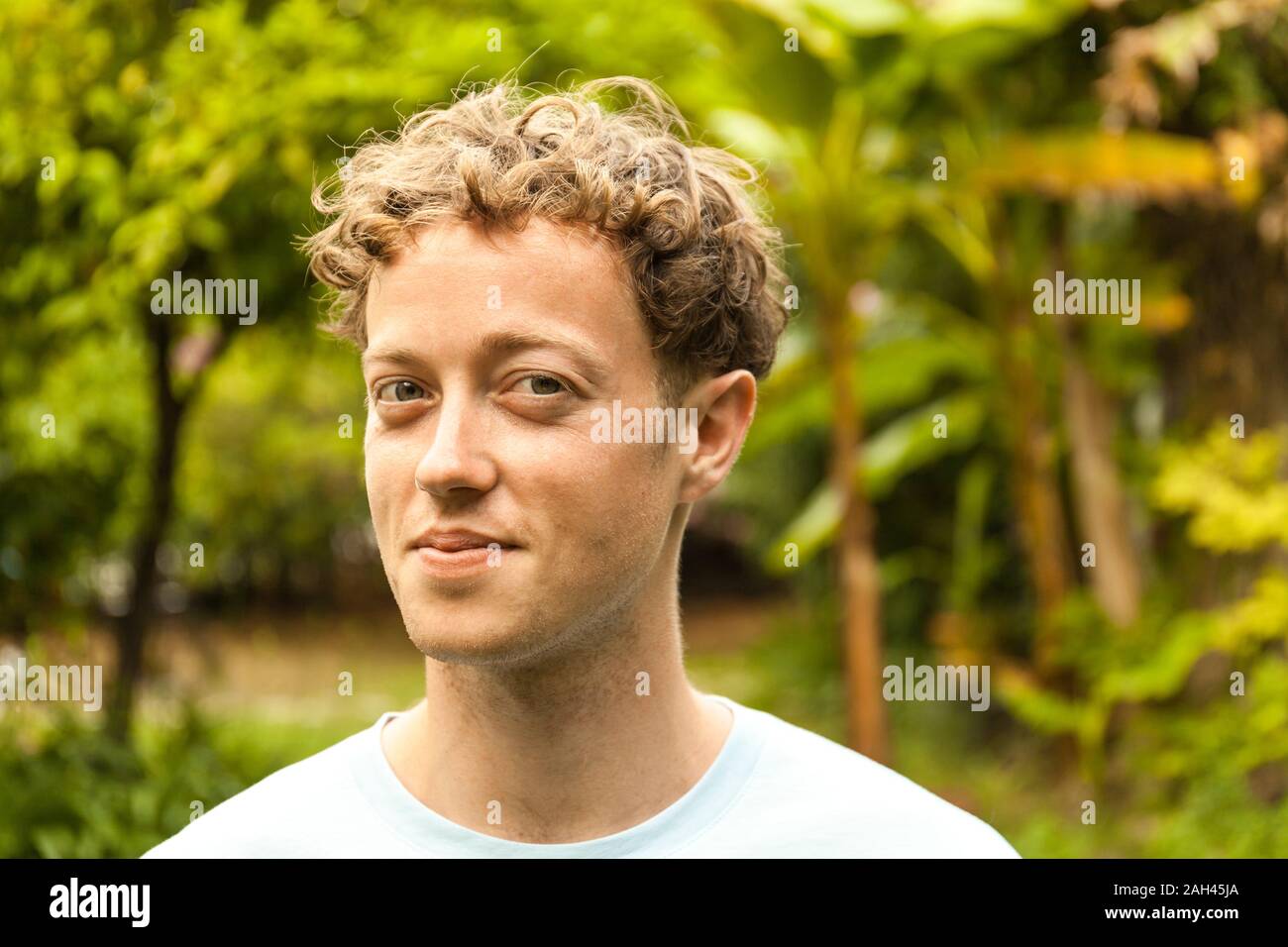 Retrato del hombre rubio fresa sonriente Foto de stock