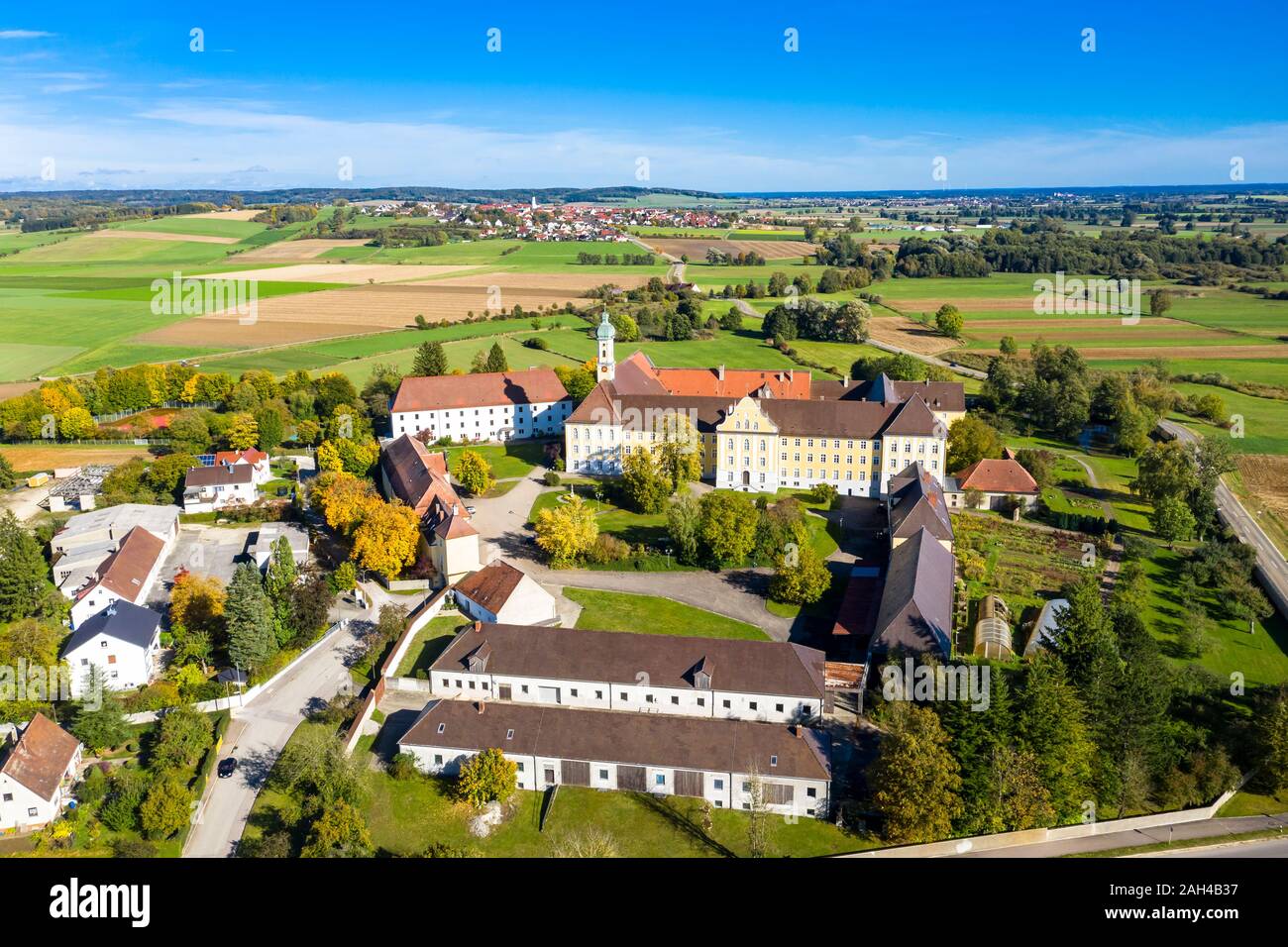 Alemania, Baviera, Augsburg, vista aérea del monasterio Modingen Foto de stock