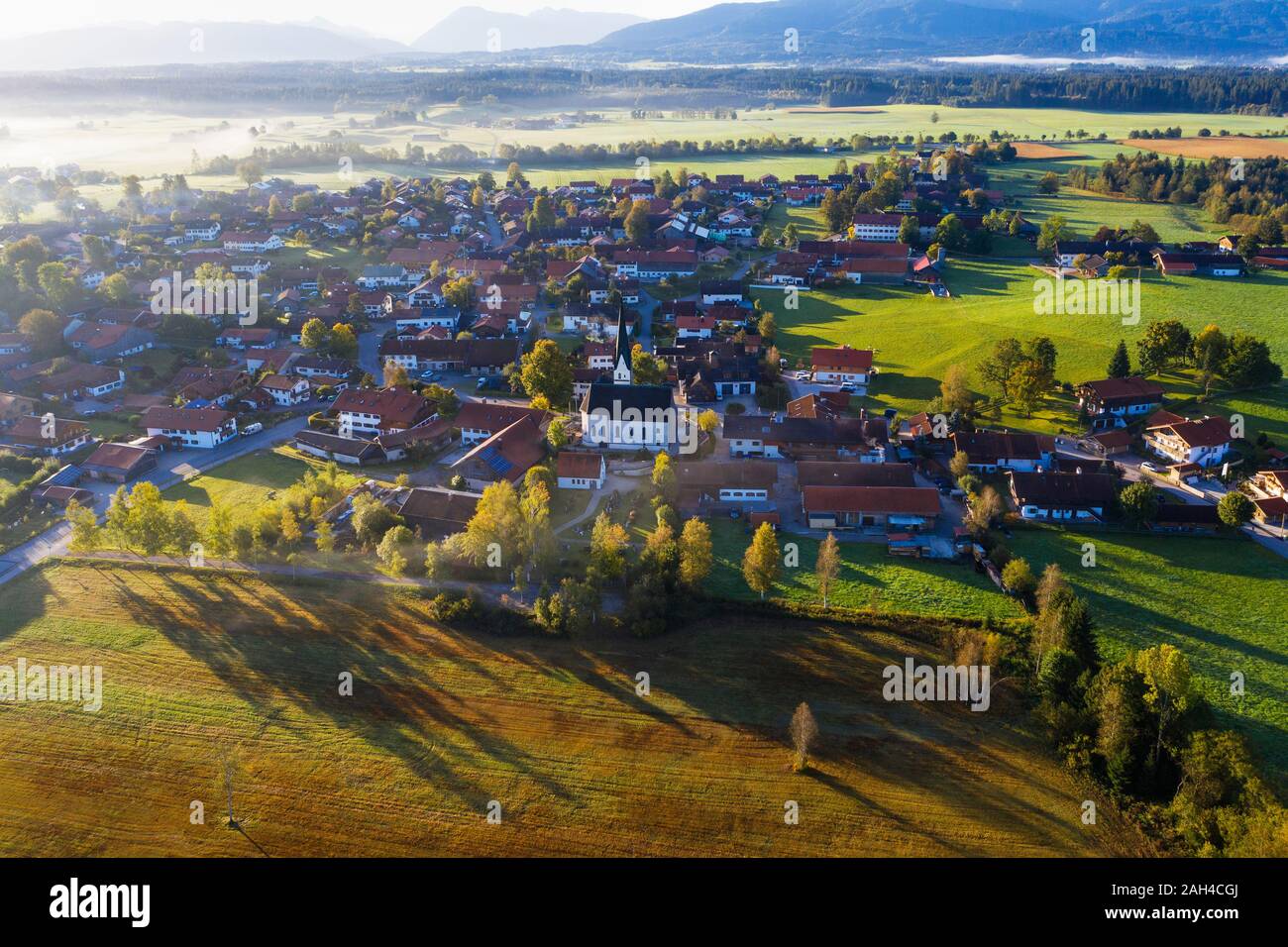 Alemania, Baviera, la Alta Baviera, tierra, Sachsenkam Toelzer, vista aérea del municipio Foto de stock