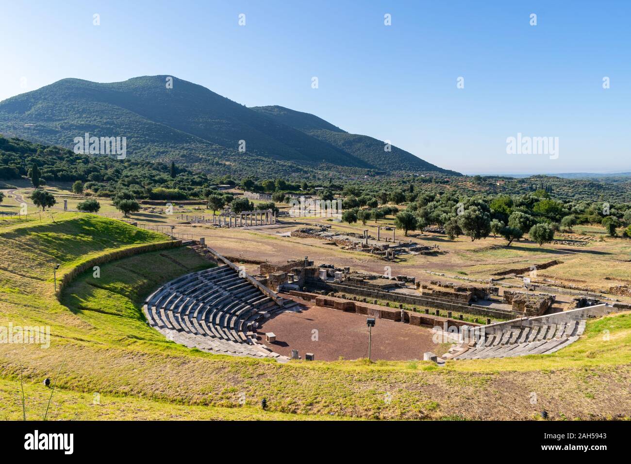 Antigua Messene (Mesenia) teatro, Peloponeso, Grecia Foto de stock