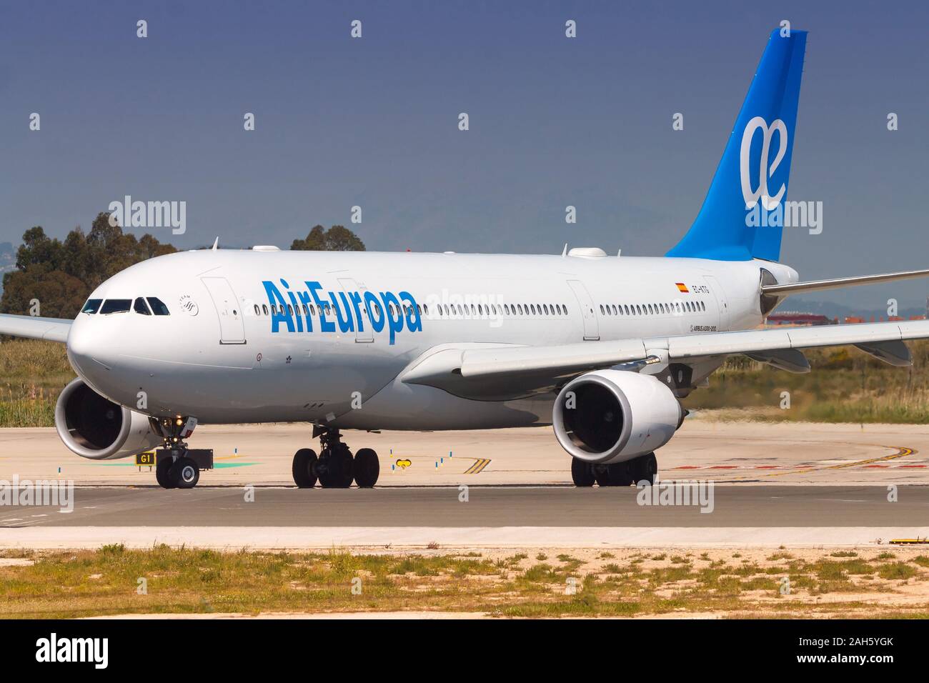 Barcelona, España - 10 de abril de 2017: Air Europa avión Airbus A330 en el  aeropuerto de Barcelona (BCN) en España. Airbus es un fabricante  aeronáutico de Toulou Fotografía de stock - Alamy