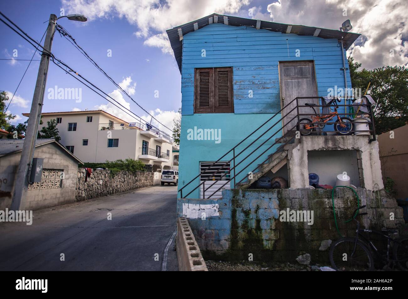 Casa Azul en el centro de la Ciudad de Bayahibe Foto de stock