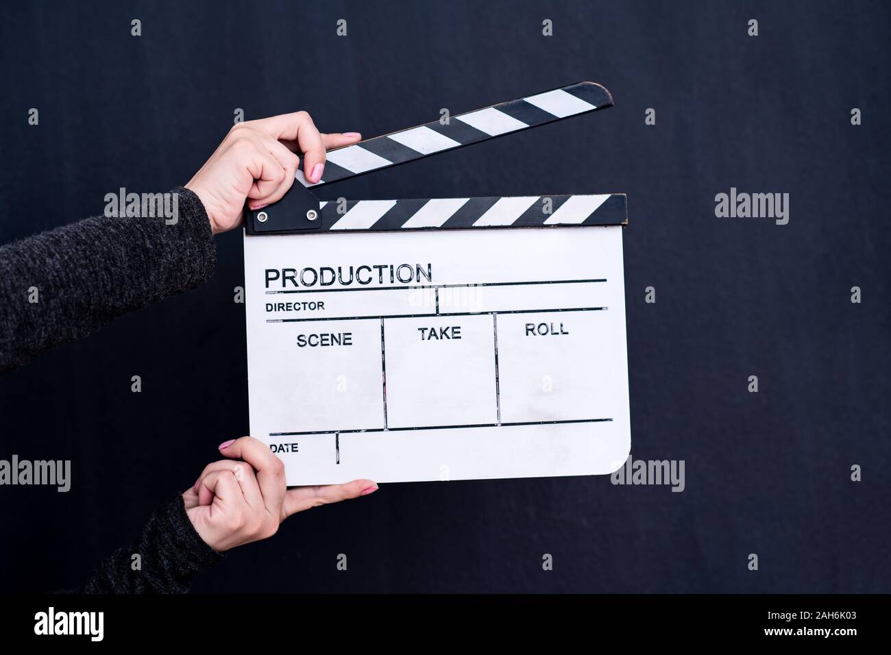 Ciudad excusa Lógicamente Producción de video movie clapper cine acción y corte en concepto de fondo  de la pizarra negra Fotografía de stock - Alamy