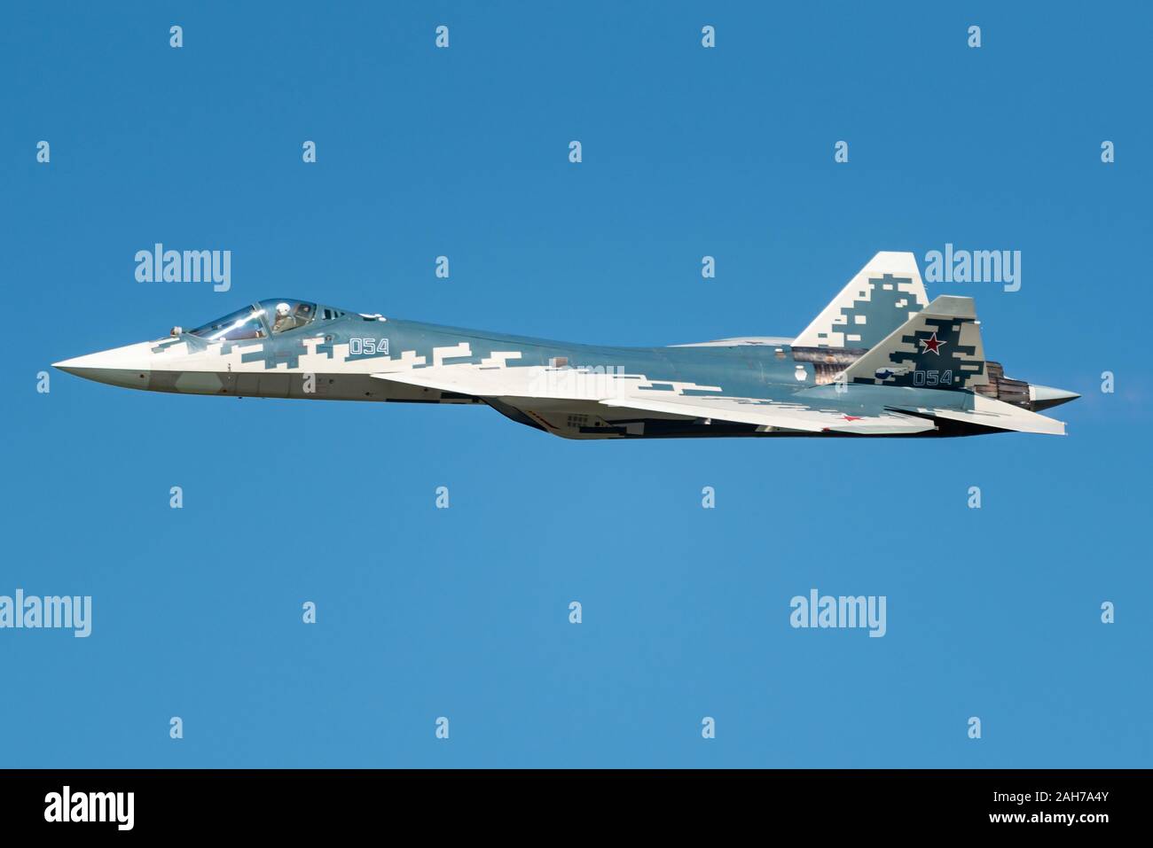 Sukhoi Su-57 Stealth Fighter jet de la Fuerza Aérea rusa en el MAKS 2019 airshow. Foto de stock