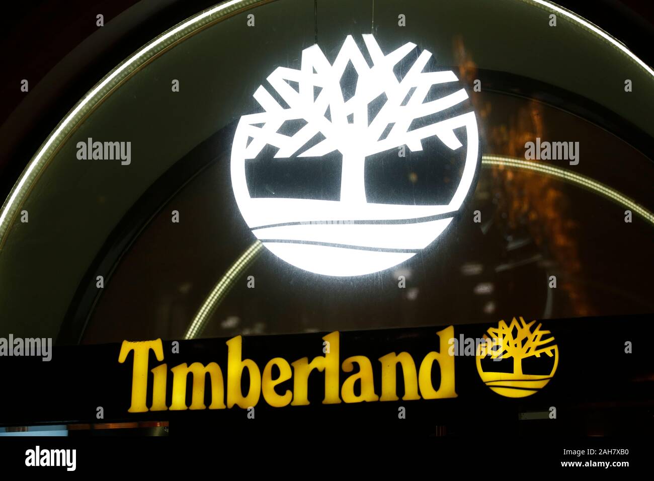 American fabricante y minorista de calzado Timberland logo visto en San  Petersburgo Fotografía de stock - Alamy