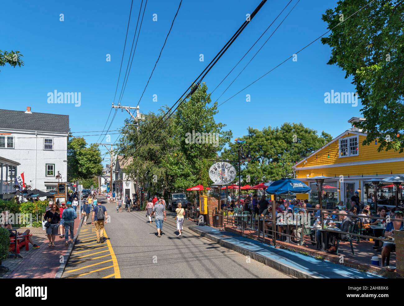 Commercial Street (la calle principal), Provincetown, en Cape Cod, Massachusetts, EE.UU. Foto de stock