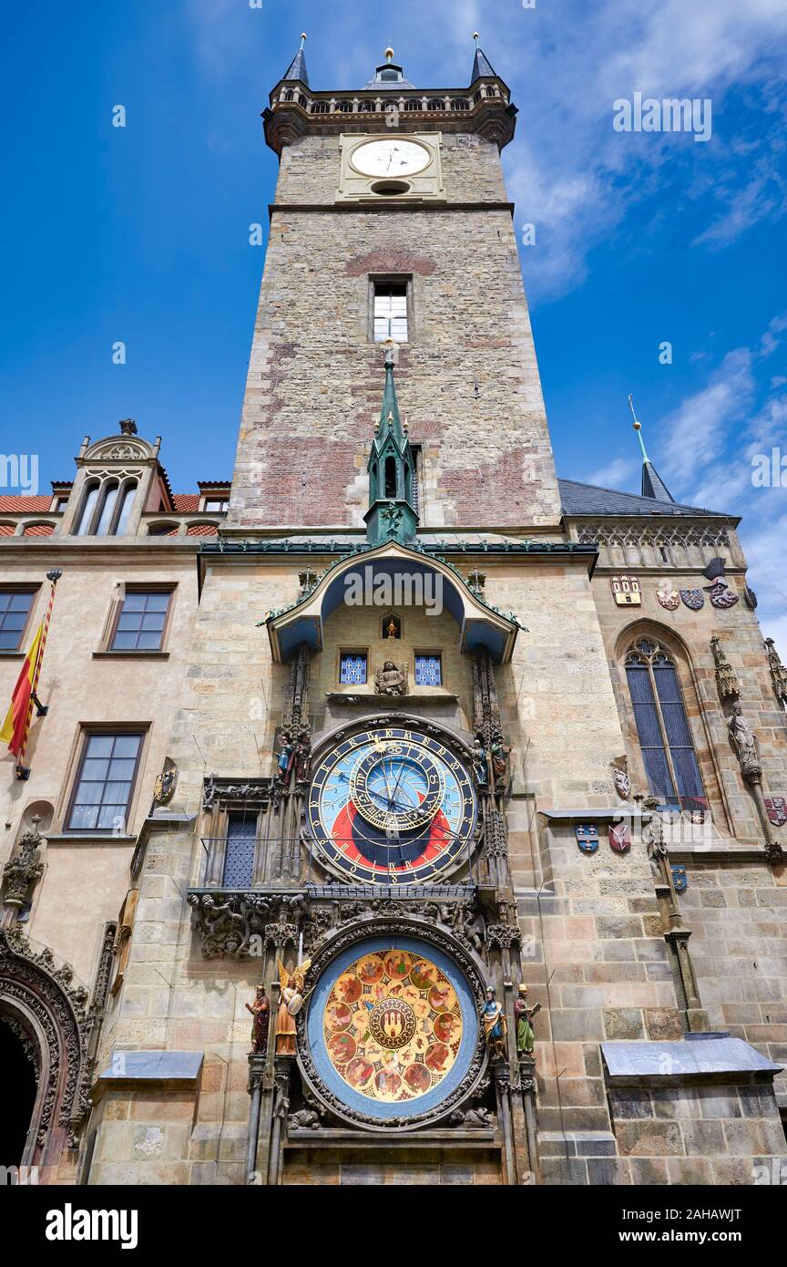 Praga, República Checa. Torre del reloj en la Plaza de la Ciudad Vieja Foto de stock