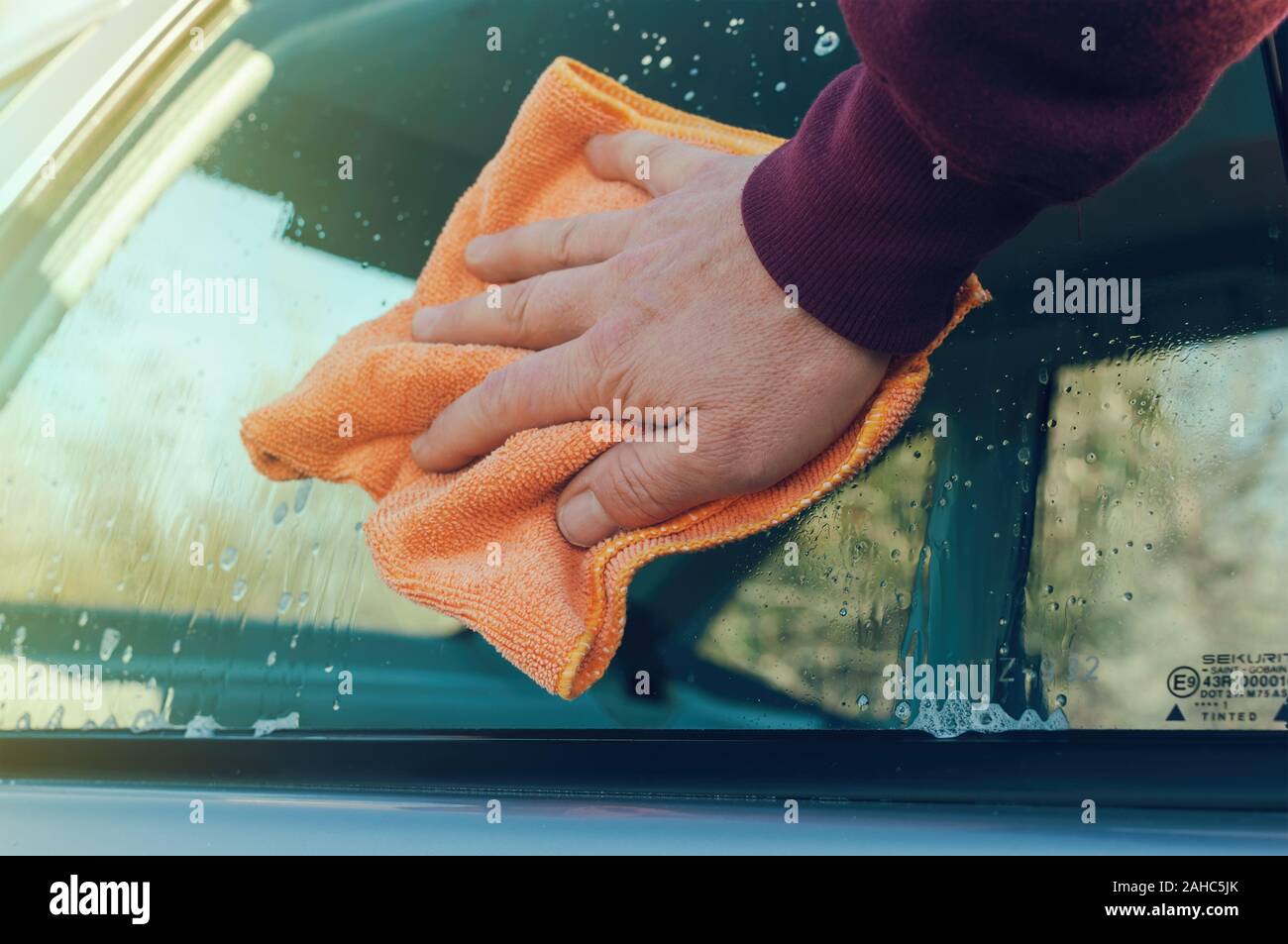 Car Wash con paño de microfibra de vidrio Foto de stock