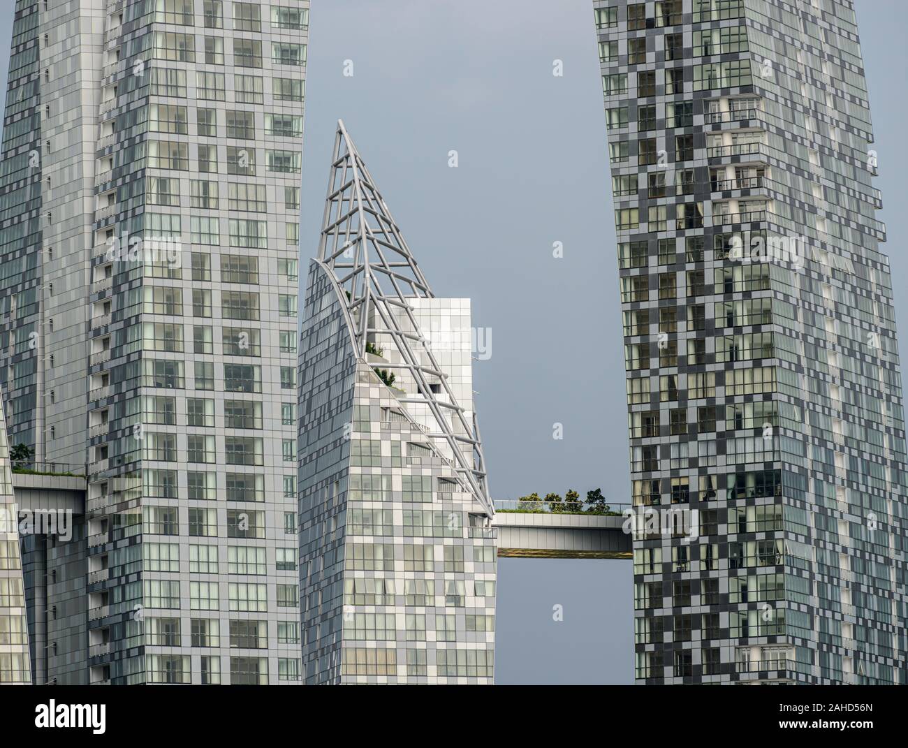 'Reflexiones en Keppel Bay', urbanización de lujo, diseñado por Daniel Libeskind, edificios de gran altura en la Marina de la isla de Sentosa, el pecado Foto de stock