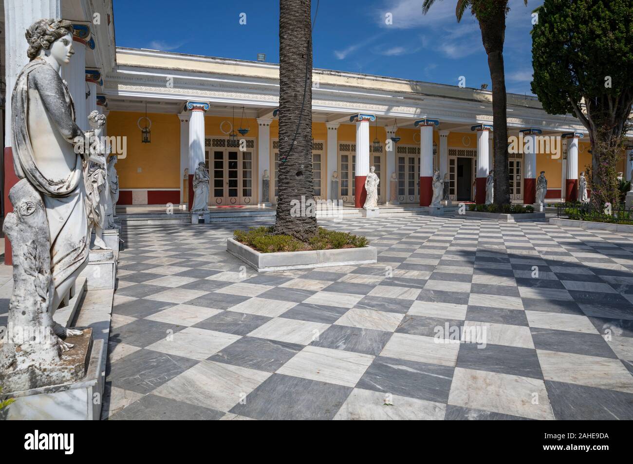 Patio De Los Muses, Achilleion Palace, Corfú, Grecia Foto de stock