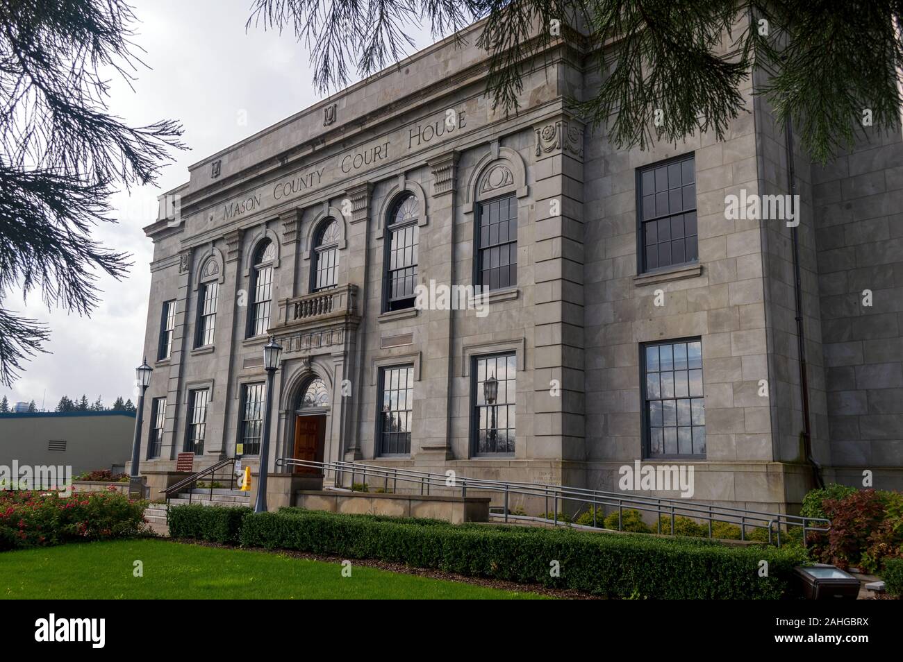 Shelton, Washington - 29 de octubre de 2014: la parte delantera de la Mason County Courthouse Foto de stock