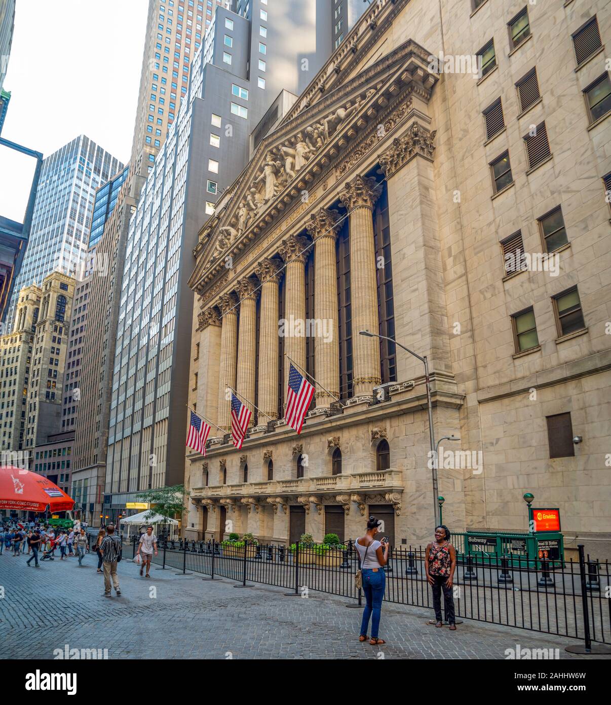 New York Stock Exchange, Manhattan, estados Unidos de América - mercado de valores NASDAQ y Dow Jones, miedo a la recesión por el brote del virus de la corona Foto de stock