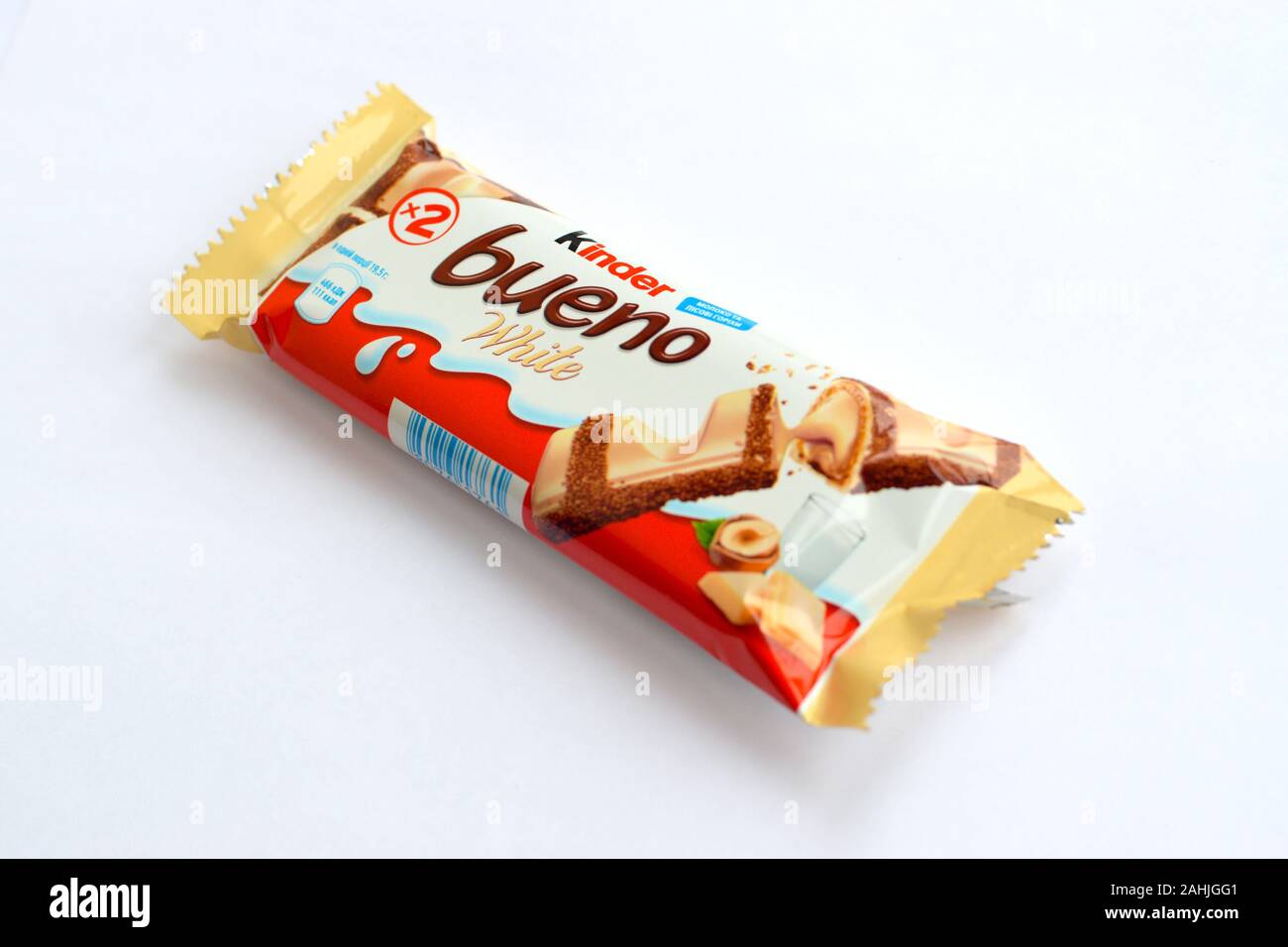 Nueva York, Estados Unidos - 15 de diciembre de 2019: Kinder Bueno el  chocolate blanco es una línea de marca de producto de confitería confitería  italiano multinacional fabricante Fe Fotografía de stock - Alamy