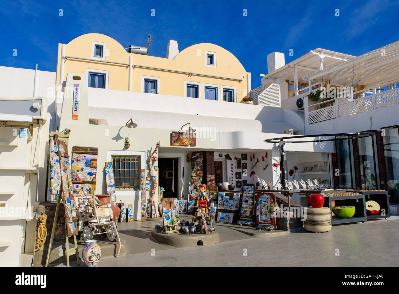 Tienda de souvenirs en Oia, Santorini, Grecia Foto de stock