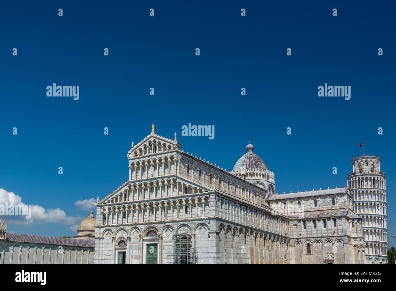 Pisa, Italia - 6 de junio de 2019 : La Catedral de Pisa es una catedral Católica Romana medieval dedicada a la asunción de la Virgen María, en la Piazza dei M Foto de stock