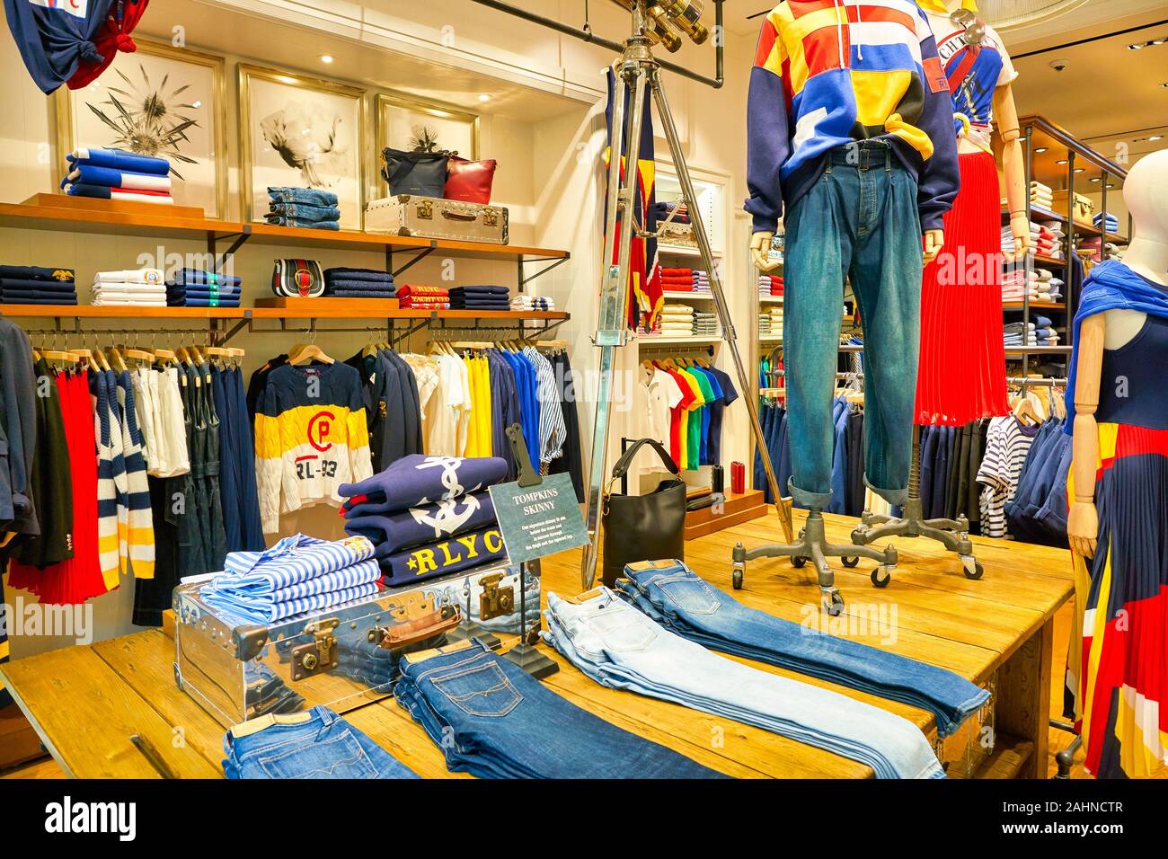 Singapur Abril, circa 2019 interior foto de Polo Ralph Lauren tienda