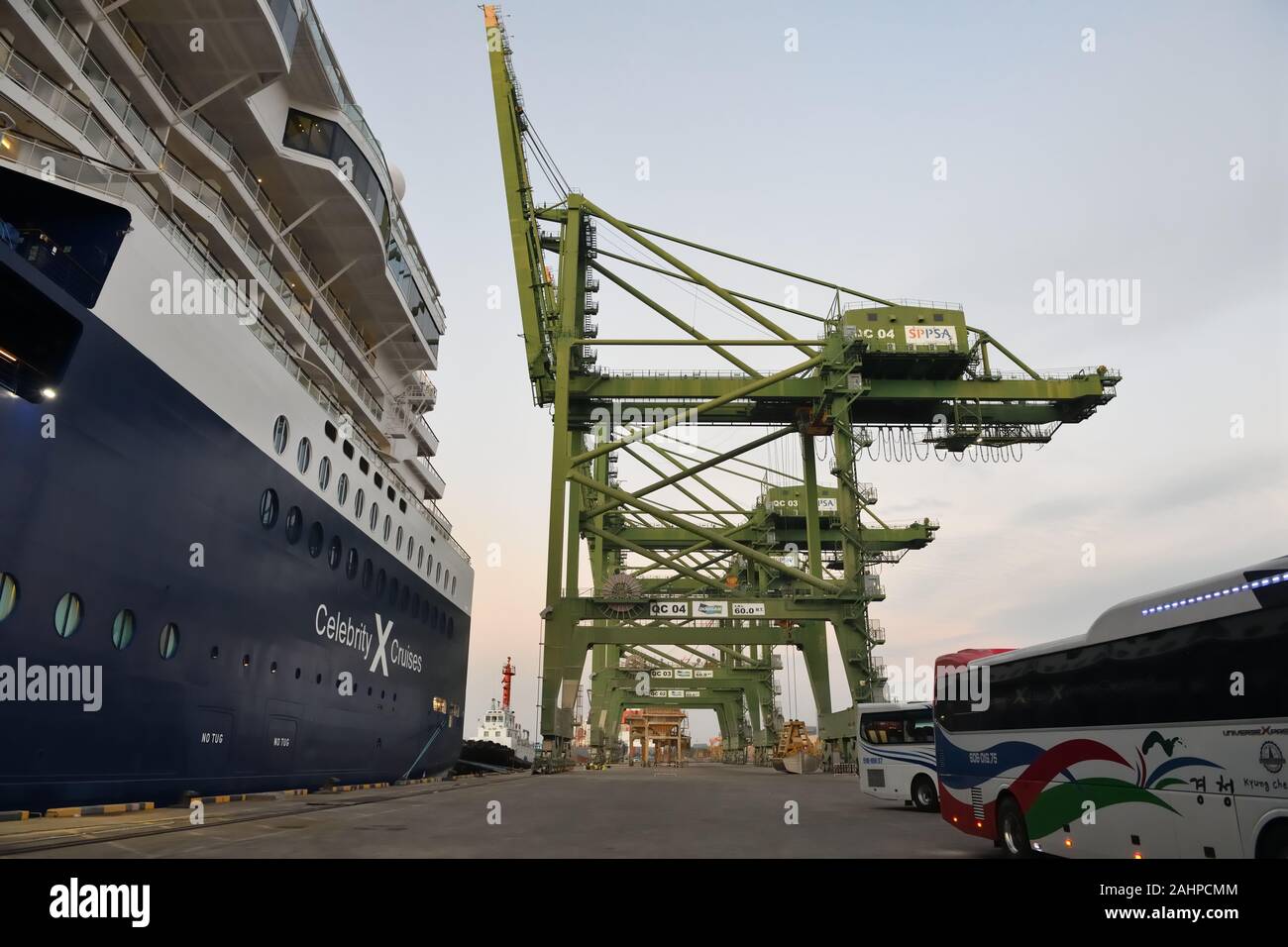 La celebridad del milenio en el muelle de cruceros en Tan Cang-Cai Mep  Terminal de Contenedores en Vietnam Phu My Fotografía de stock - Alamy