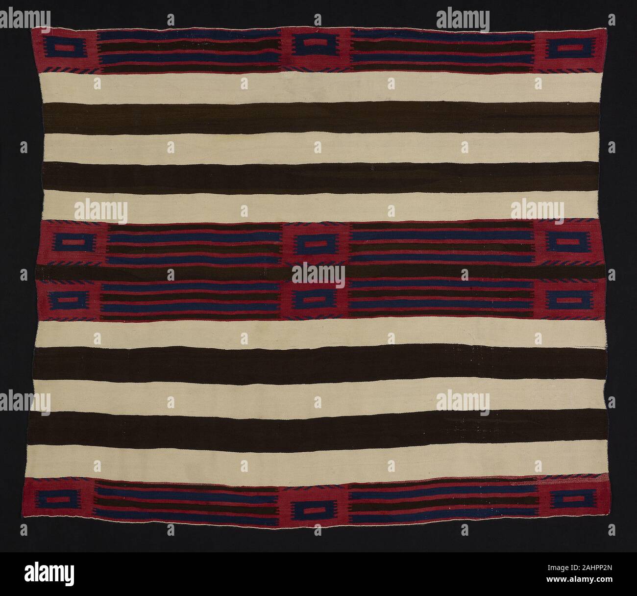 Diné (Navajo). Jefe de Manta (Segunda fase). 1850-1865. Arizona. Lana;  enclavamiento único tapiz tejido; bordes torcido según Navajo (Diné) leyenda,  la deidad Mujer Araña enseñó a las mujeres a tejer. Desde ese
