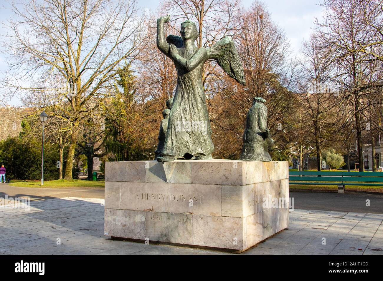 Monumento a Henri Dunant, co-fundador de la Cruz Roja, los baluartes park, Ginebra, Suiza. Foto de stock