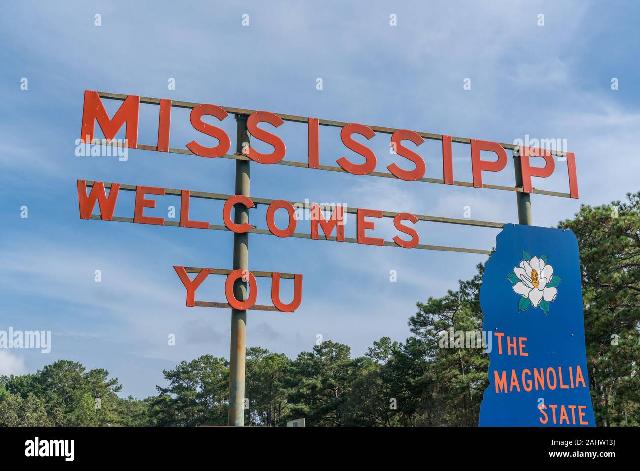 Mississippi, EE.UU. - Octubre 7, 2019: Bienvenido a Mississippi firmar a lo largo de la autopista, cerca de la frontera del estado Foto de stock