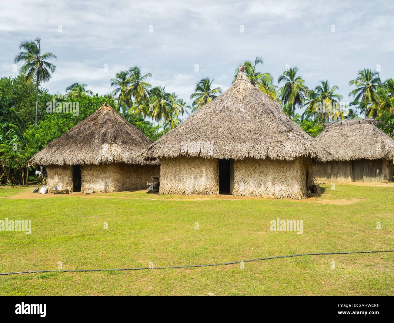 Arhuacos village en Colombia Los arhuacos son un pueblo amerindio de