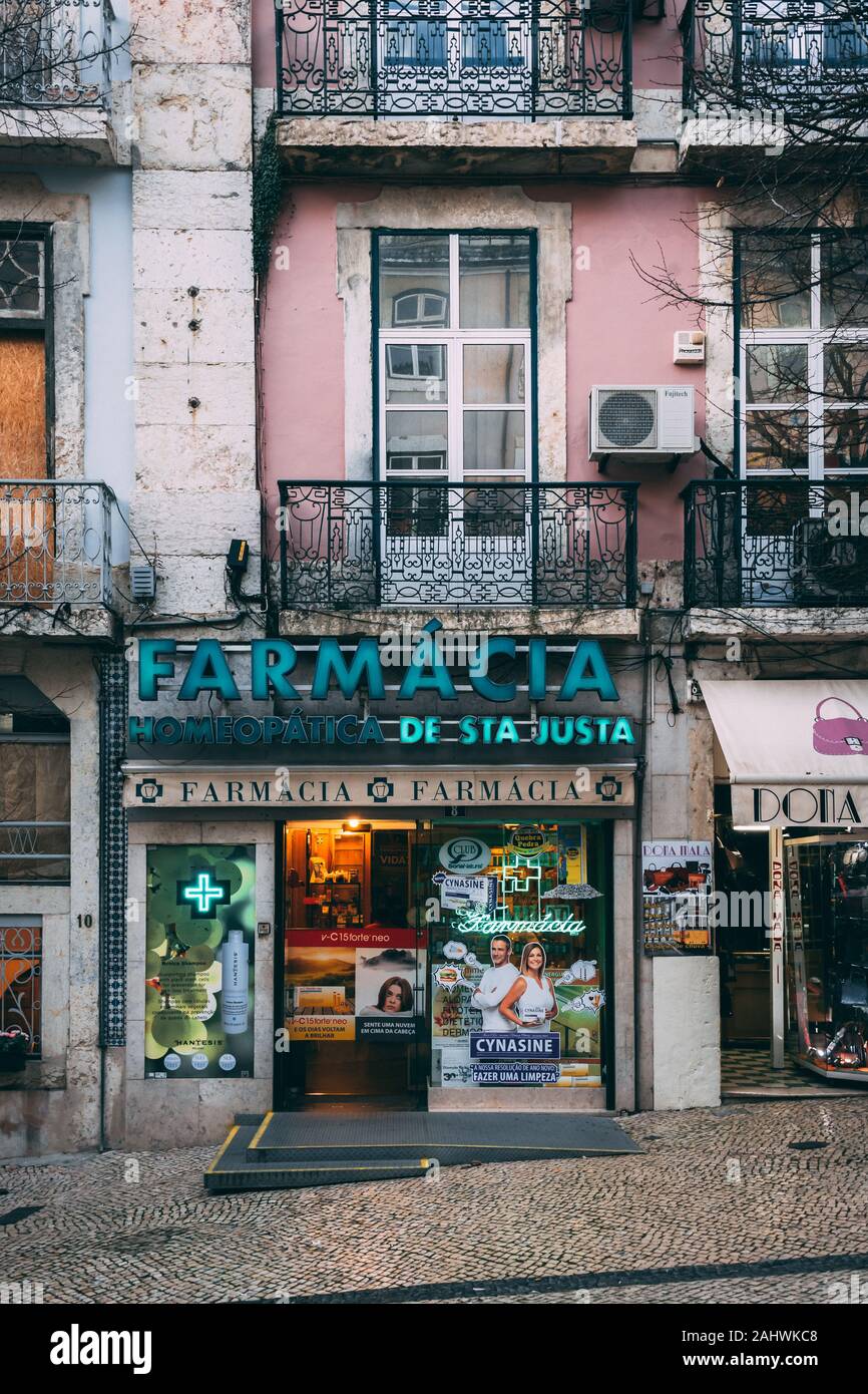 Farmacia en Lisboa, Portugal Fotografía de stock - Alamy