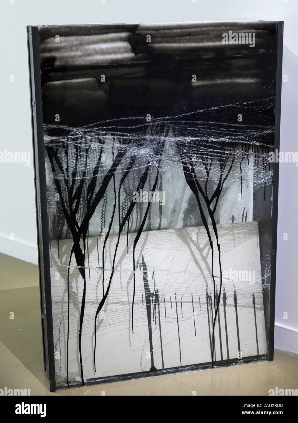 '''Pintado slab'', 2011, Oscar Tuazon, Rumeurs & Légendes, Mam, de la ciudad de París, el Museo de Arte Moderno, el Musée d'Art Moderne de la Ville de Paris, Francia Foto de stock