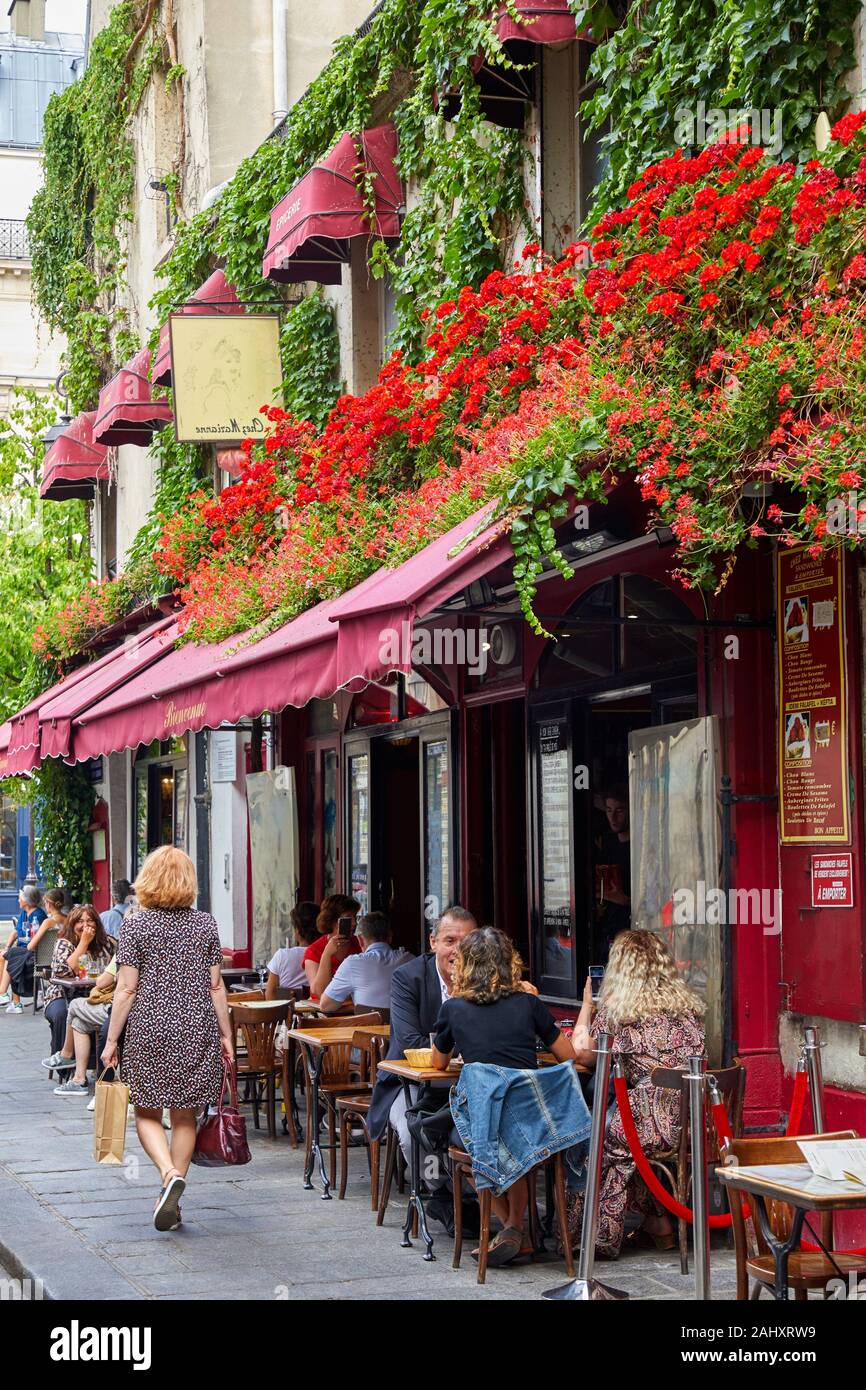 Terraza, Le Marais, París, Francia Foto de stock