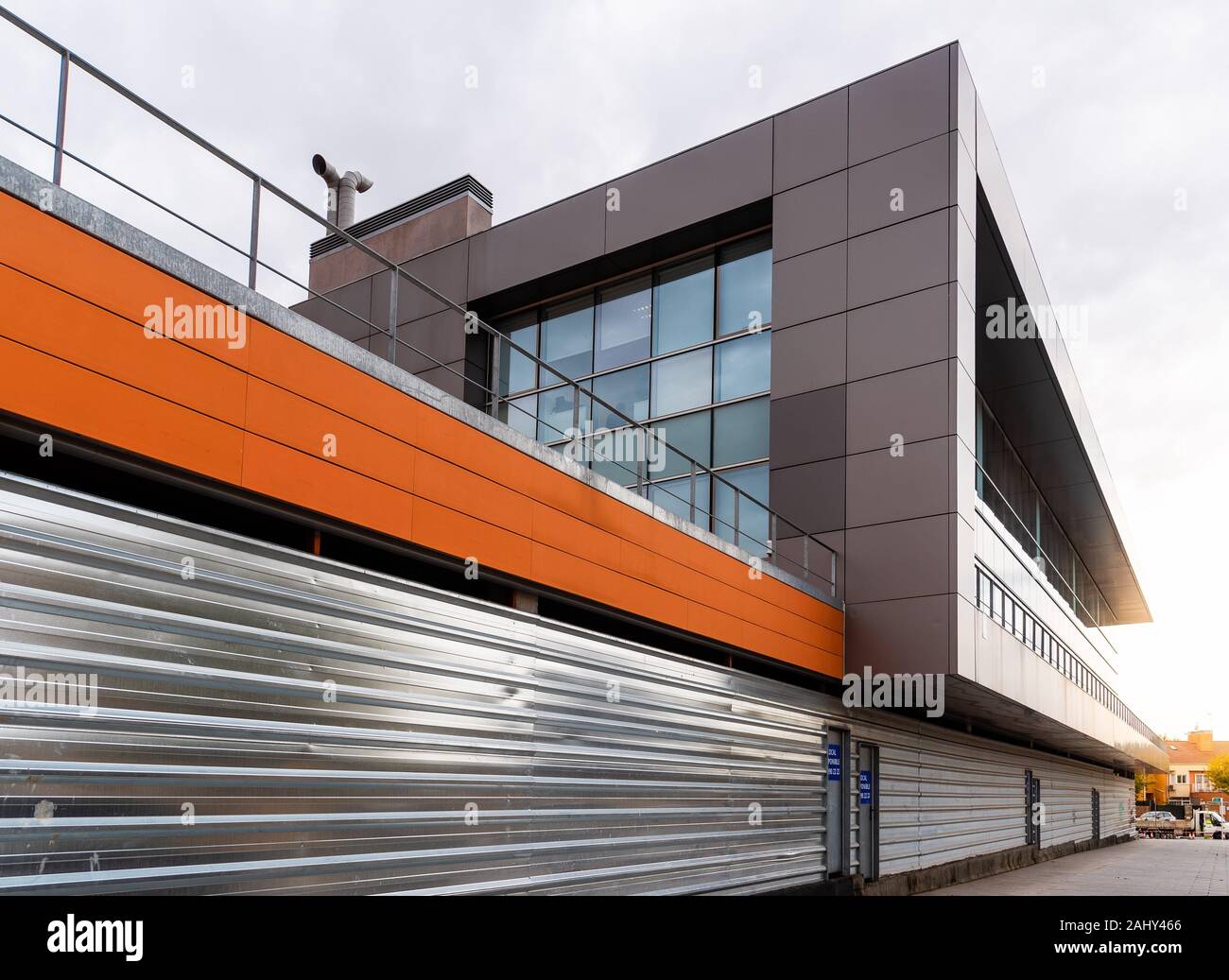 Fachada ventilada fotografías e imágenes de alta resolución - Alamy