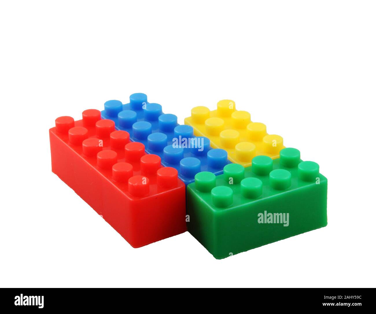 Bloques de construcción plástico juguetes para niños contra el fondo blanco de stock - Alamy