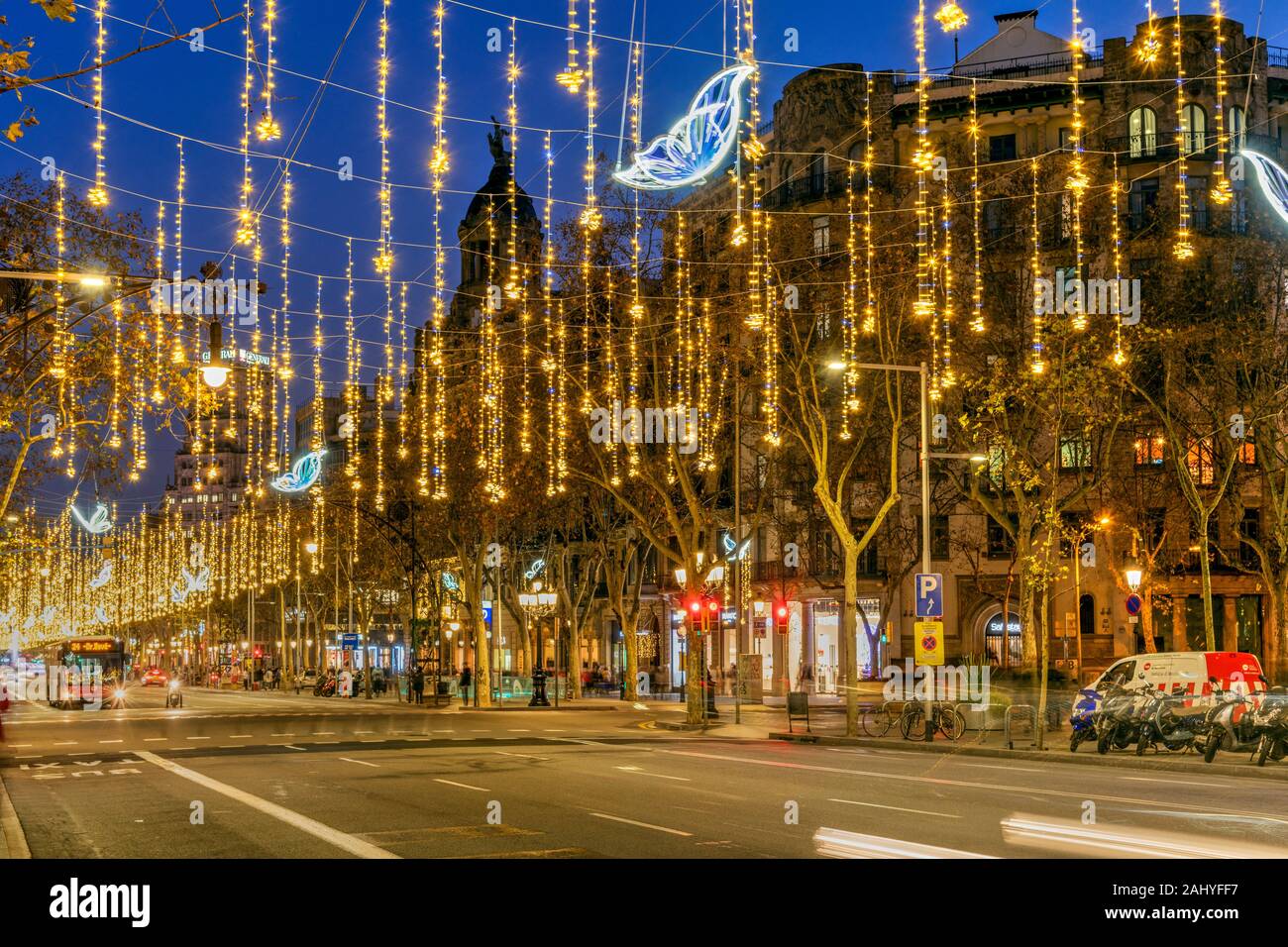 Christmas lights barcelona catalonia spain fotografías e imágenes de alta  resolución - Alamy