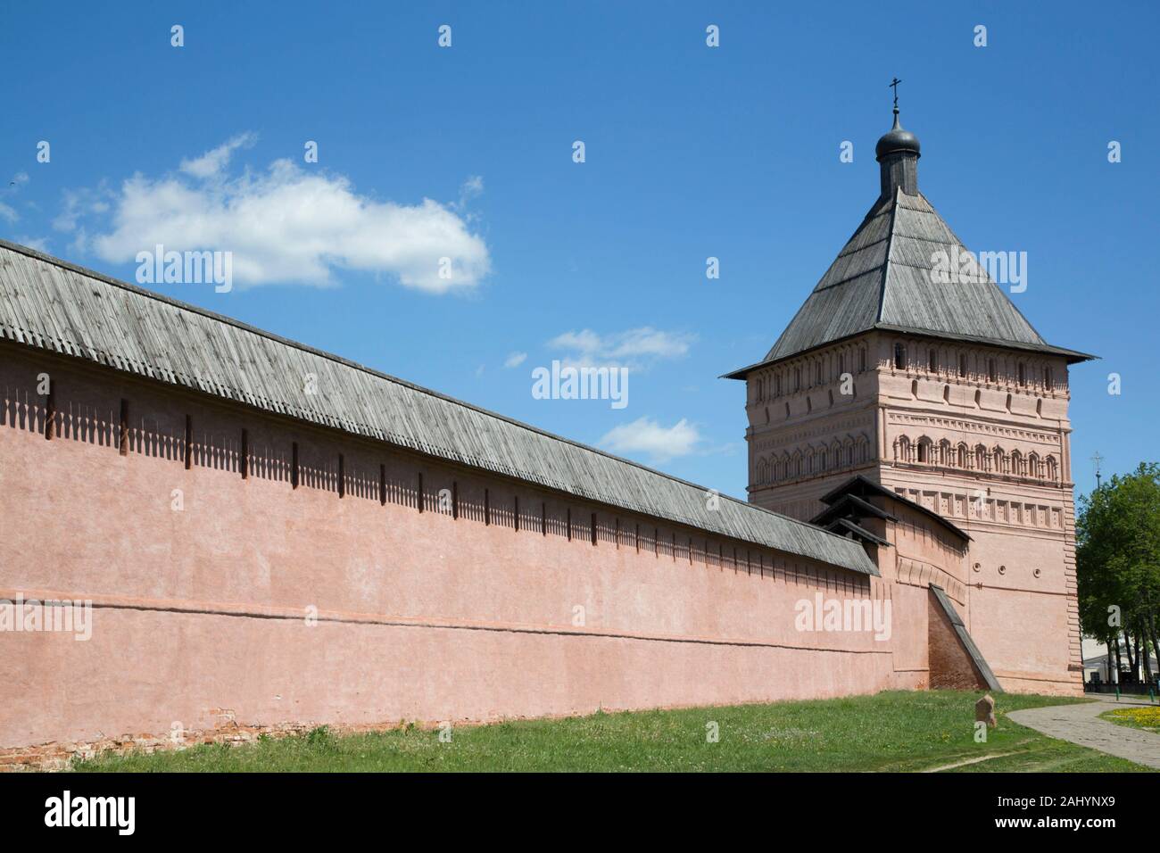 Terraplén muros y torres, el Monasterio de San Salvador Euthymius, Sitio del Patrimonio Mundial de la UNESCO, Suzdal, Vladimir Oblast, Rusia Foto de stock