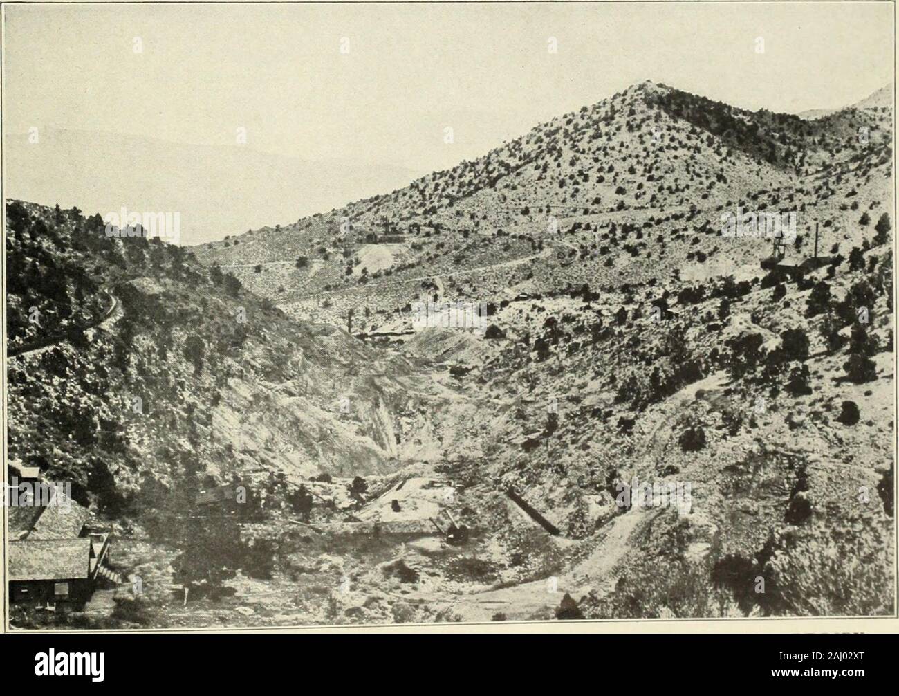 Los yacimientos de mineral de Utah . A. LA BOCINA Y la mina de plata VILLAGE DE FRISCO; contacto de cuarzo y piedra caliza en baja MONZONITE sillín; SQUAW SPRINGS PASE A LA IZQUIERDA. B. VIB:W mirando al oeste desde un punto cerca de la mina de cometa. Mostrando afloramiento de cactus de cuerpo de mineral. SAN FRANCISCO y los distritos adyacentes.Melals producidos en el distrito de Estrella {Estrella y Estrella del Norte), 1870-1917. 505 año. El mineral (shorttons). Oro (fineounces). Plata (onzas). Cobre(libras). Plomo (libras). Recovera-ble zinc (libras). Totalvalue. 1870-1902 750. 0036.28 247. 0060.5073. 0571.4039.2353.8468.7963.6034.81 284. 7933.73 123. 84 710. 51 500.000 1 Foto de stock