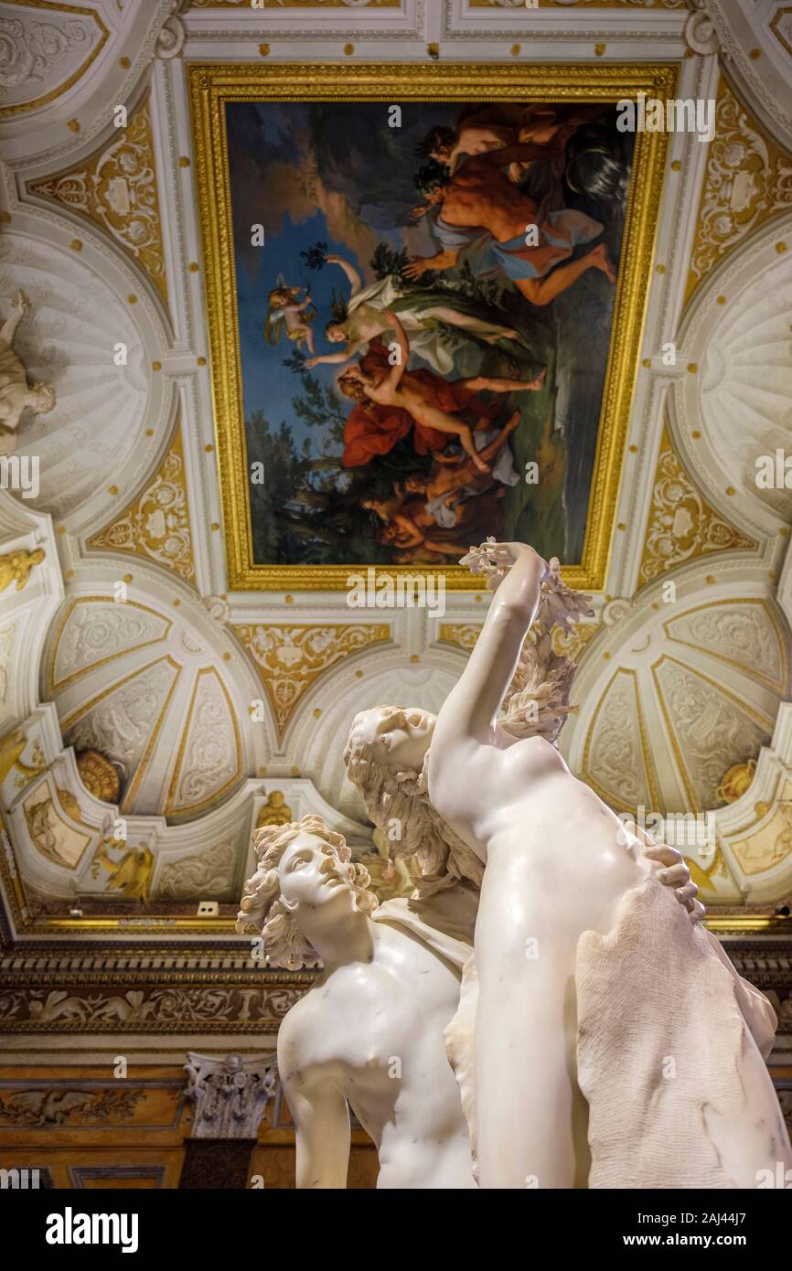 Escultura de mármol de Apolo y Daphne, Gian Lorenzo Bernini, Galleria  Borghese Museum, Villa Borghese, Roma, Italia Fotografía de stock - Alamy