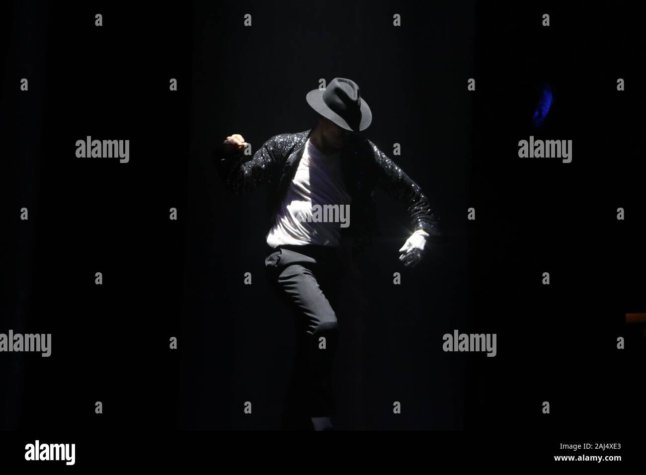 Michael Jackson Double Fotos E Imagenes De Stock Alamy Michael Jackson Double Fotos E Imagenes De Stock Alamy