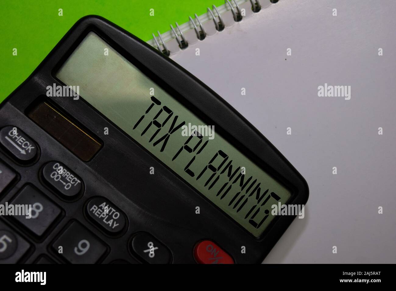 Hola Fatal Permuta Planificación Tributaria escribir sobre la calculadora de escritorio de  oficina Fotografía de stock - Alamy