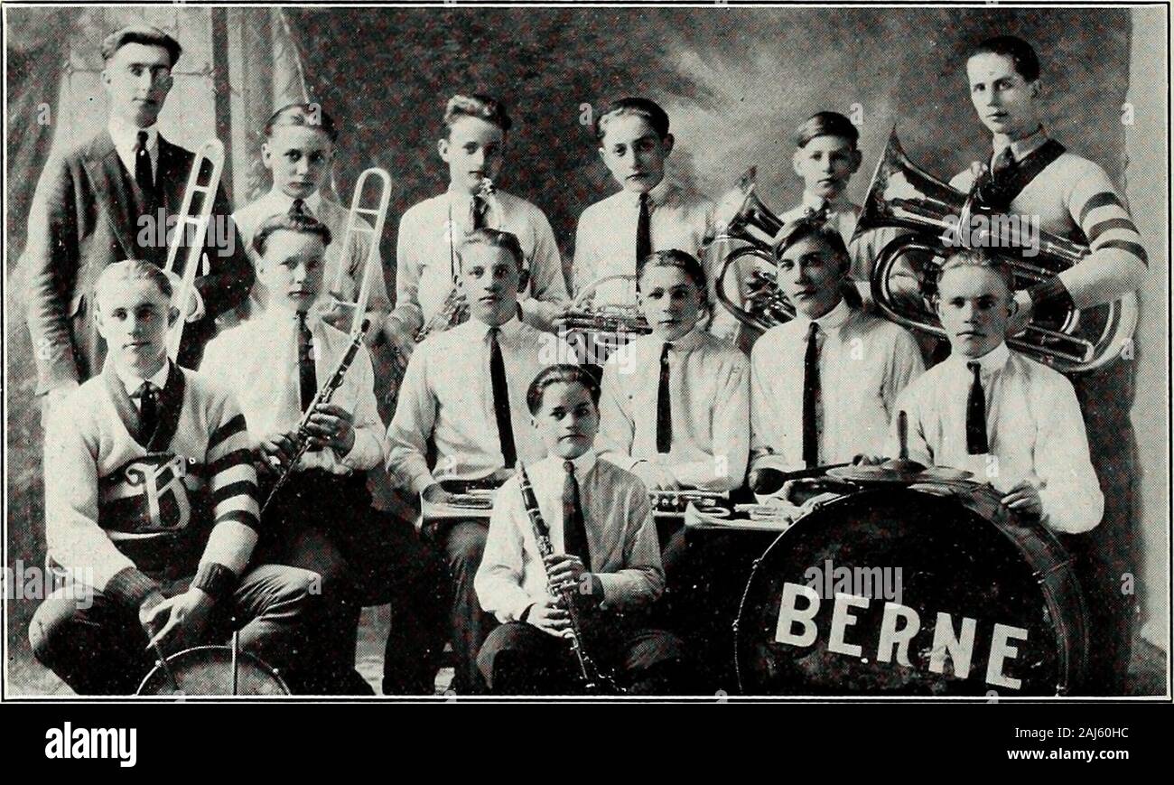 Nuestro ayer . High School Banda Solo Cornet Lester Lehman primer corneta Pablo Lehman segundo corneta Leo Gilliom solo clarinete Lores Michaud primer clarinete Howard Lehman Saxaphone Walter Hilty Mellophone Herman Merlin Ellenberger Ellenberger trombón barítono Carl Luginbill Tuba Edgar Clauser Bass Drum Dale Eley Redoblante Leonard Whitehurst Director H. B. Hoffmann (trombón) Fori ii-si.r Foto de stock