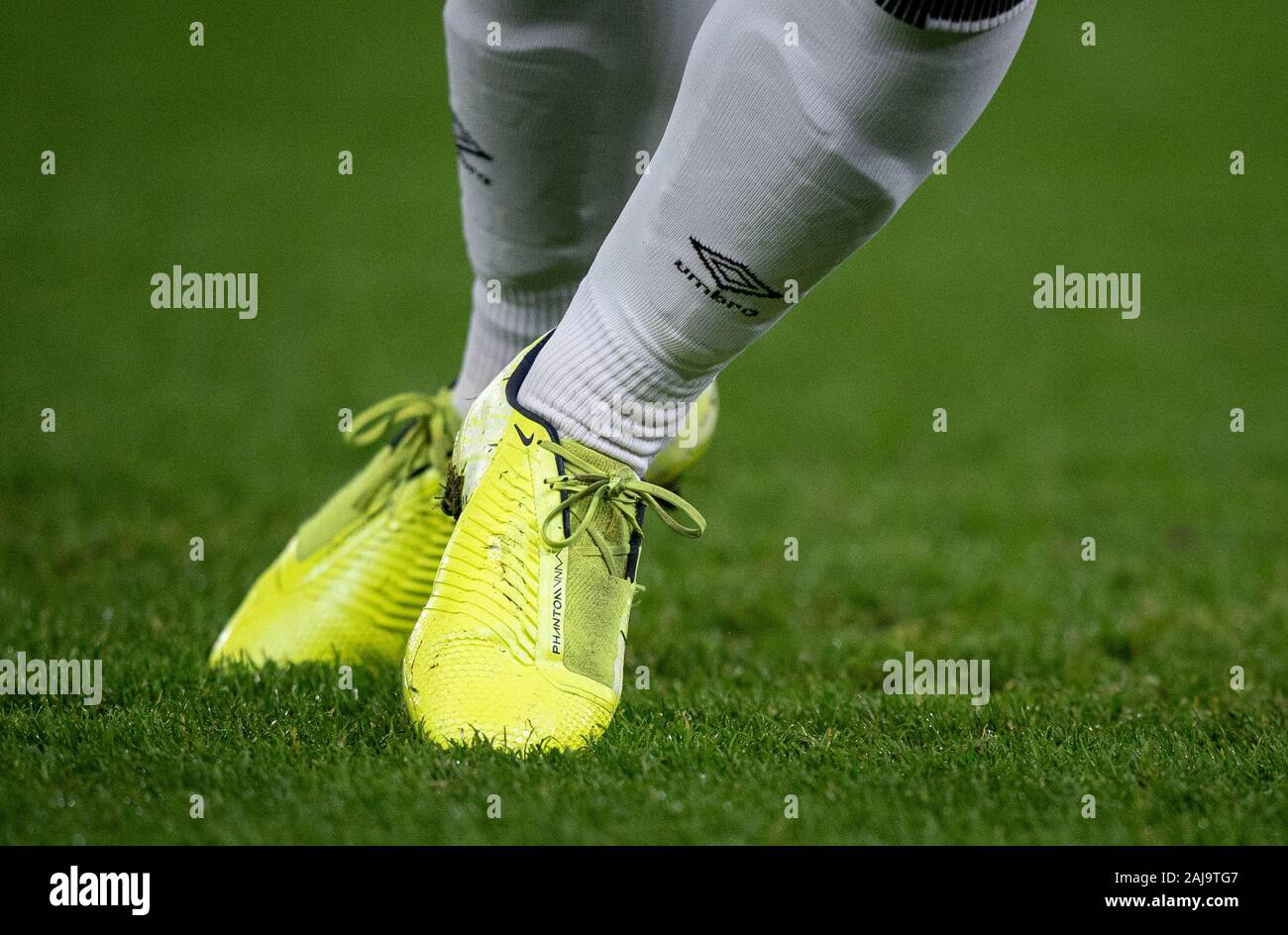 Derby, Reino Unido. 02Nd ene, 2020. Las botas de fútbol Nike fantasma de  Wayne Rooney (Player-Coach) del condado de Derby durante el cielo apuesta  partido de campeonato entre el Derby County y