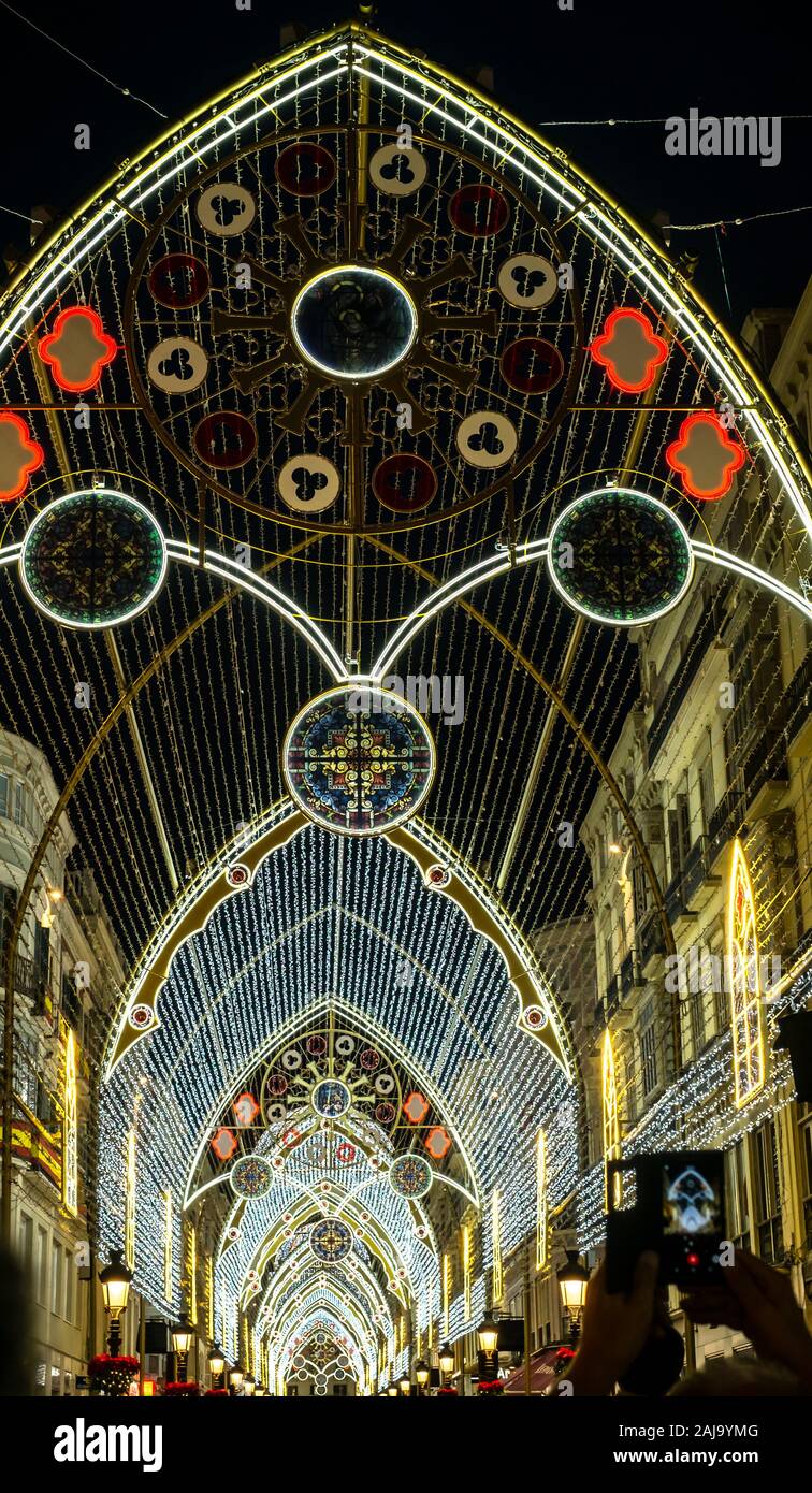 Málaga, España - 25 de diciembre de 2017. Show de Luces de Navidad en el  centro de Málaga, en la calle peatonal Marques de Larios Fotografía de  stock - Alamy