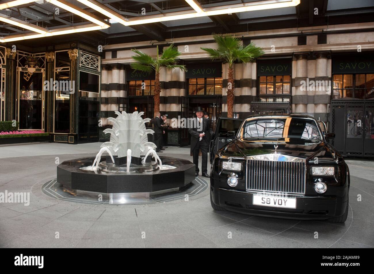 En el hotel savoy en el centro de londres fotografías e imágenes de alta  resolución - Alamy