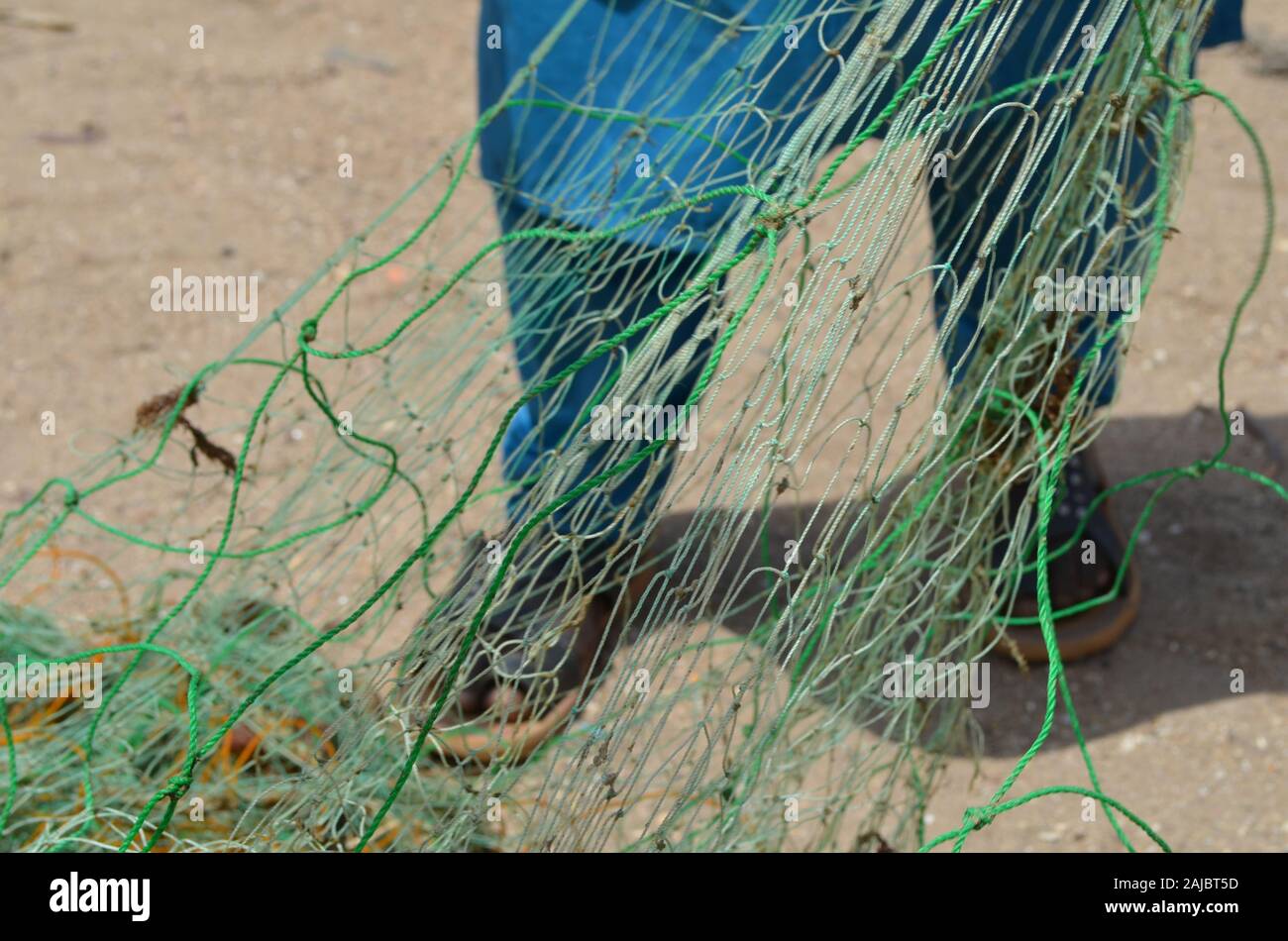 Monofilamento redes utilizadas en la pesca artesanal senegalesa Fotografía  de stock - Alamy