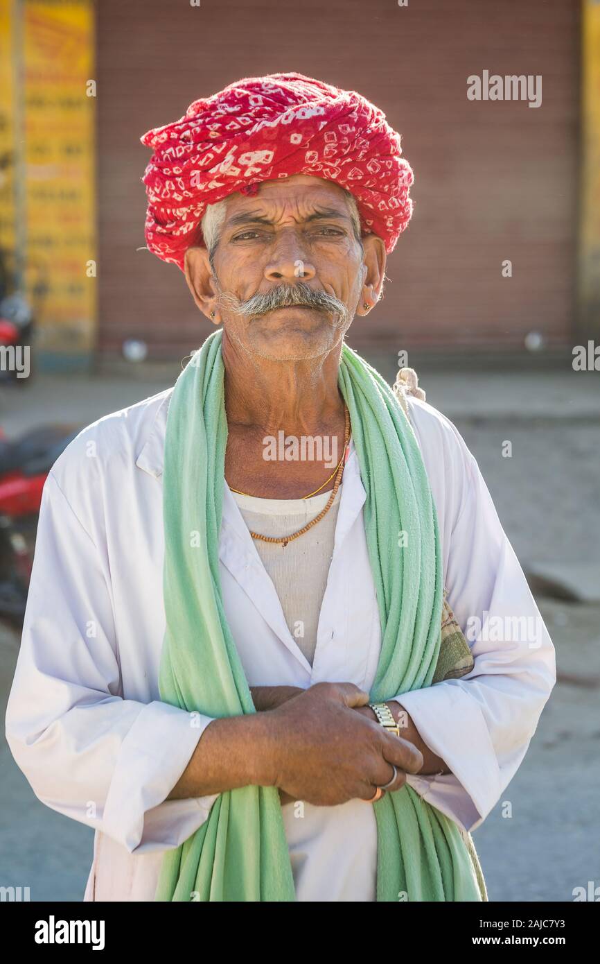 Retrato de hombre con turbante fotografías e imágenes de alta resolución -  Página 10 - Alamy